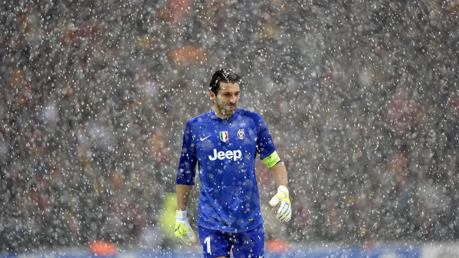 伦敦马拉松跑手破纪录,现场欢呼不断,伦敦马拉松比赛