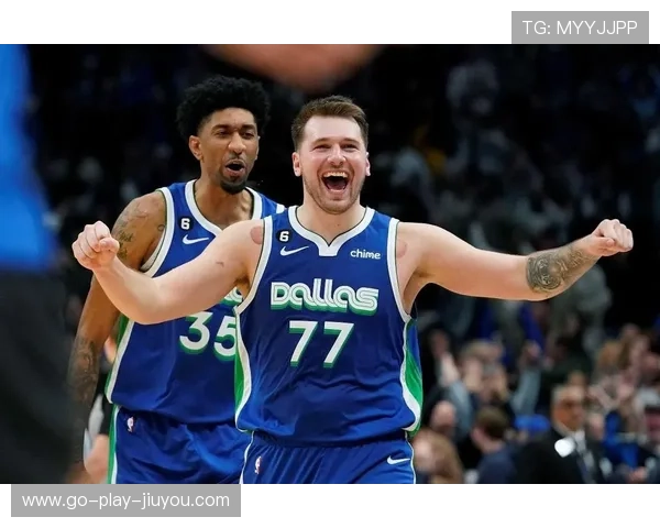 东契奇终场前关键一投命中，独行侠主场庆祝