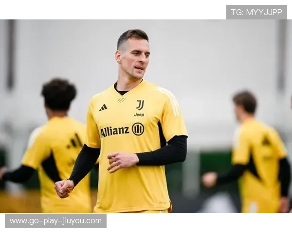 尤文米利克高难度凌空抽射让球迷全体瞠目结舌